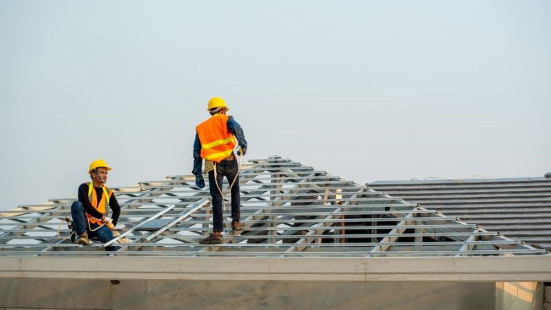 Understanding the Pros & Cons of DIY vs. Professional Roof Installation